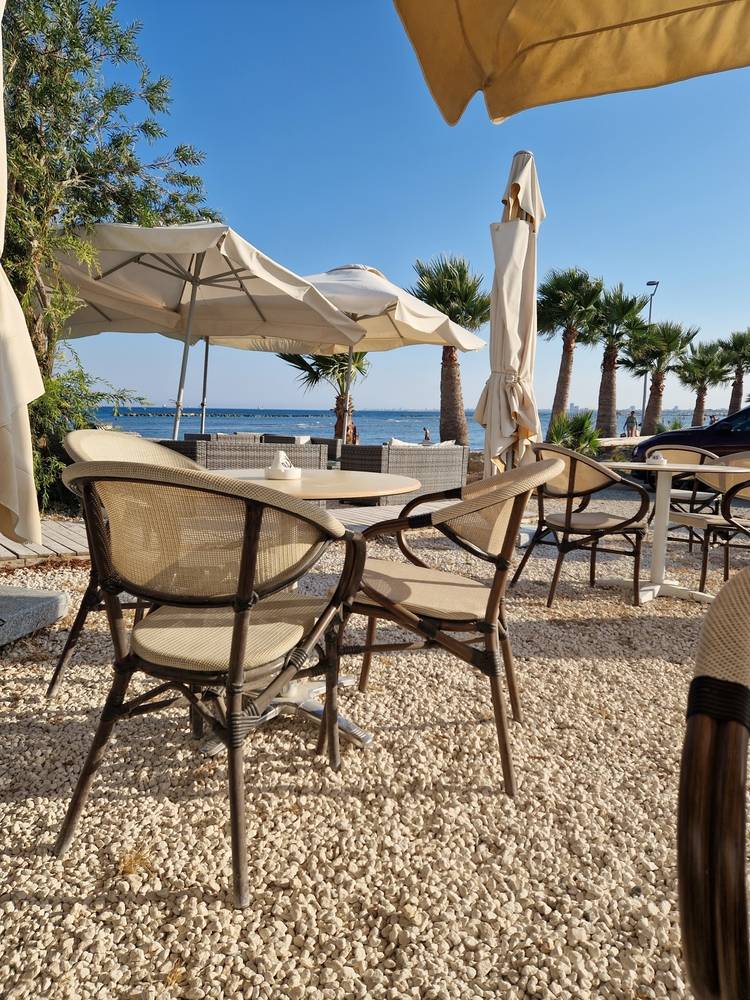 Terrace tables and umbrellas a few steps from the sea