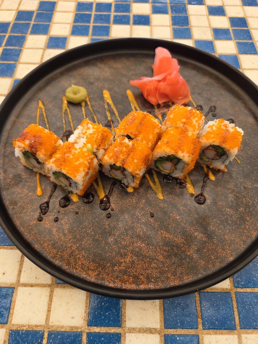 Tobiko-topped maki